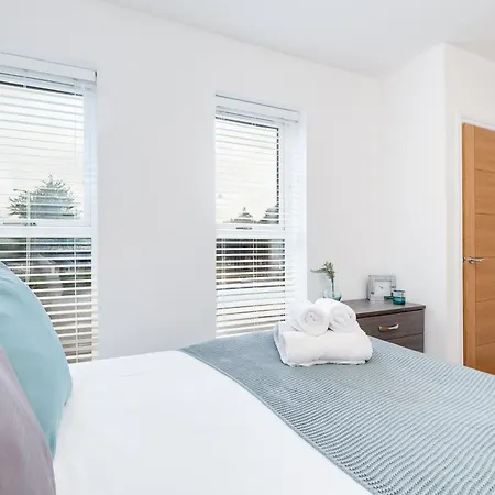 Pluxa Blue Sapphire Luxury Free Parking Free Wifi - Walk Everywhere, Travel, Biz, Leisure Apartment *